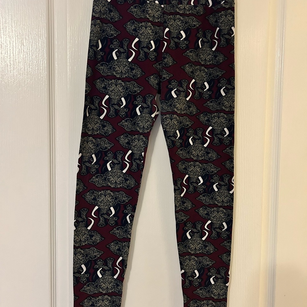 5 for $15 EUC Maroon Elephant Leggings OS